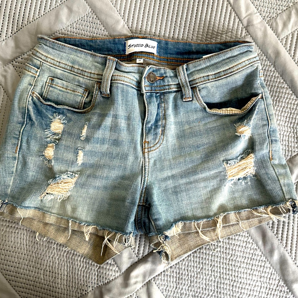 Studio Blue Kadence mid-rise distressed denim shorts size 25